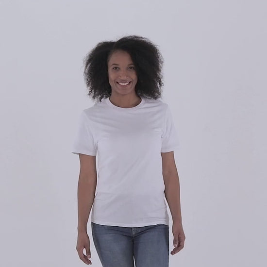 Gildan 980 Unisex Lightweight T-shirt.mp4